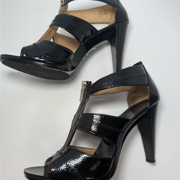 Michael Kors Berkley T-Strap Platform Dress Sandal Paten Black Size 8 - Picture 11 of 11